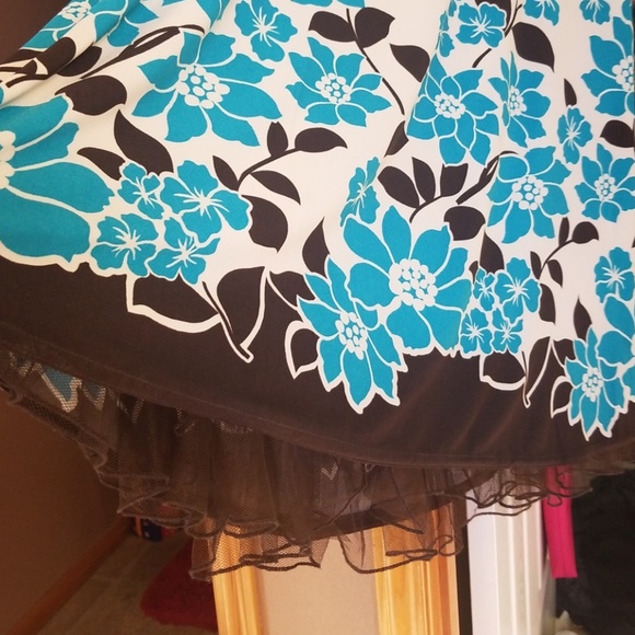 Dress - Picture 2 of 2